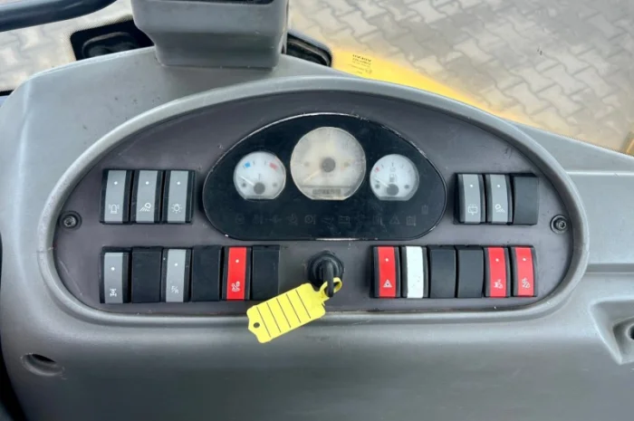 Екскаватор - навантажувач Volvo BL 71 - 2004 рік- фото № 13