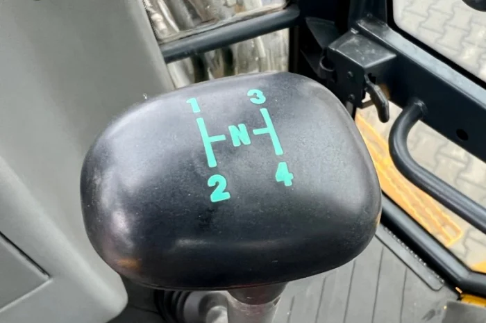 Екскаватор - навантажувач Volvo BL 71 - 2004 рік- фото № 14