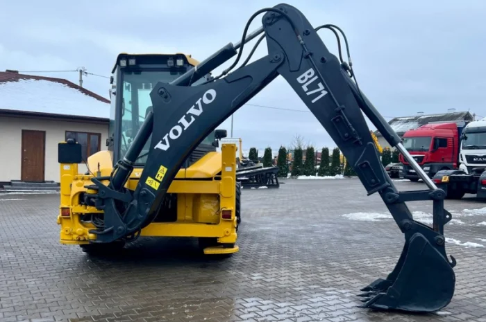 Екскаватор - навантажувач Volvo BL 71 - 2004 рік- фото № 3