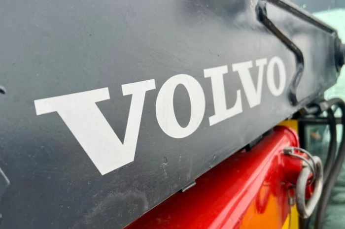 Екскаватор - навантажувач Volvo BL 71 - 2004 рік- фото № 9