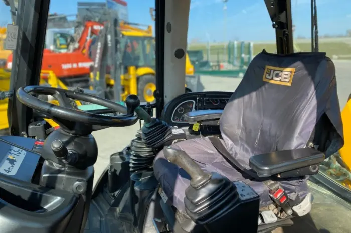 Екскаватор-навантажувач JCB 3CX - 2018 рік- фото № 13