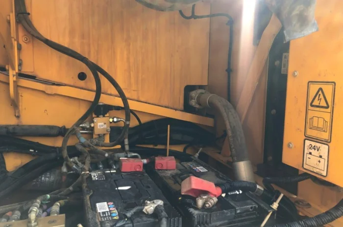 Гусеничный экскаватор JCB JS220LC На складе в Киеве- фото № 4