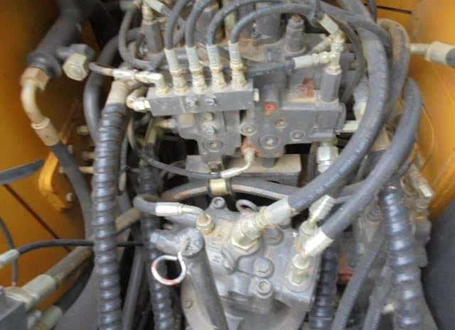 Гусеничный экскаватор Volvo EC 140 DL- фото № 9