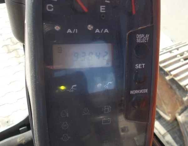 Hitachi ZX225USlc экскаватор на гусеничном- фото № 5