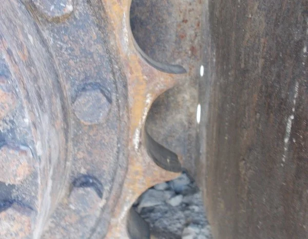 Hitachi ZX225USlc экскаватор на гусеничном- фото № 7