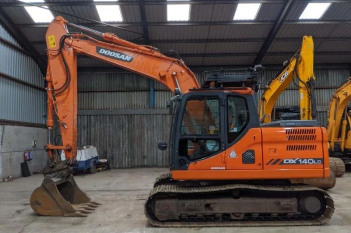 Гусеничный экскаватор Doosan DX 140 LC- фото № 1