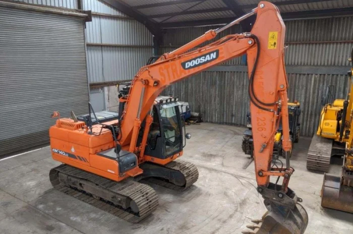 Гусеничный экскаватор Doosan DX 140 LC- фото № 2