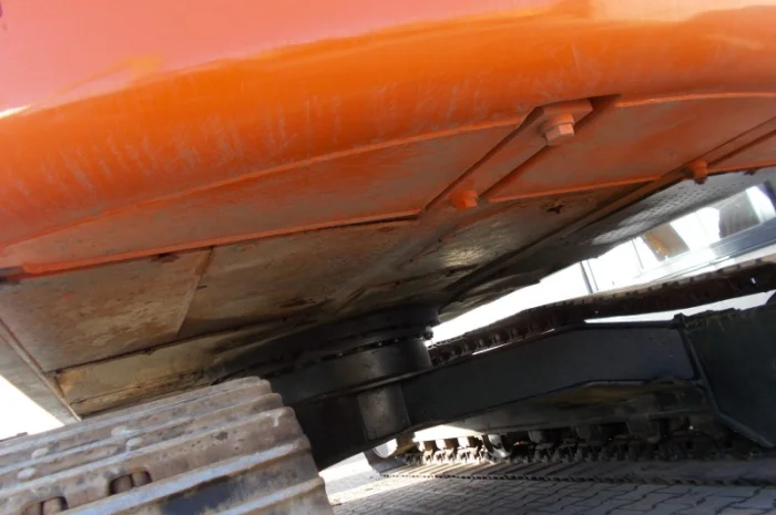 Hitachi ZX210LC-3 экскаватор на гусеничном ходу- фото № 2