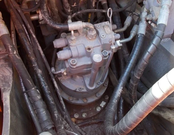 Hitachi ZX210LC-3 экскаватор на гусеничном ходу- фото № 10