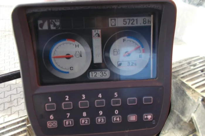 Hitachi ZX210LC-3 экскаватор на гусеничном ходу- фото № 6