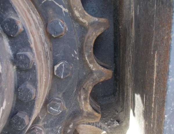 Hitachi ZX210LC-3 экскаватор на гусеничном ходу- фото № 8