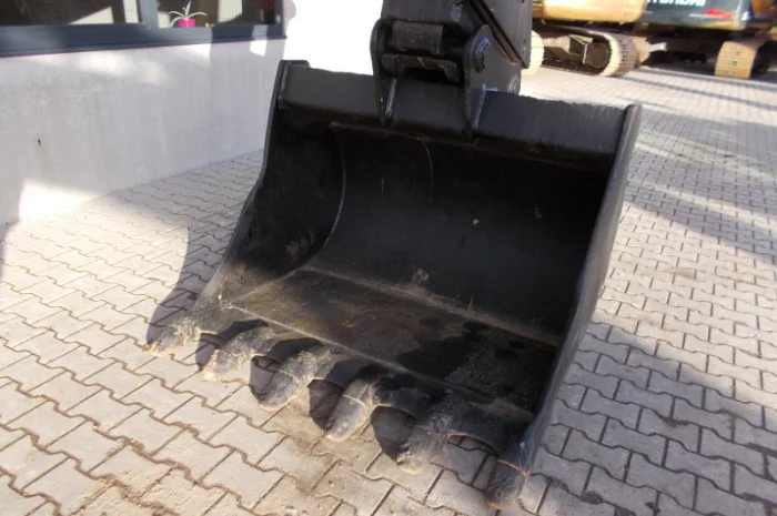 Hitachi ZX210LC-3 экскаватор на гусеничном ходу- фото № 9