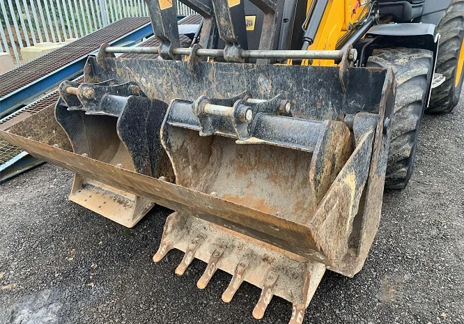 Экскаватор-погрузчик JCB 3CX Contractor- фото № 17