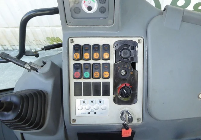 Экскаватор-погрузчик Komatsu WB 97 S- фото № 6