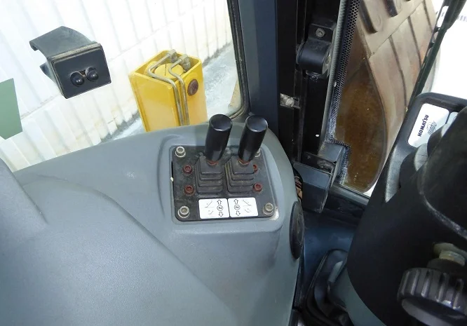 Экскаватор-погрузчик Komatsu WB 97 S- фото № 5