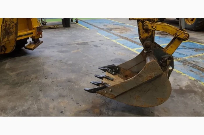 Экскаватор-погрузчик Komatsu WB93R-5EO- фото № 2