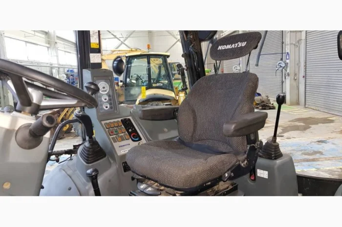 Экскаватор-погрузчик Komatsu WB93R-5EO- фото № 7