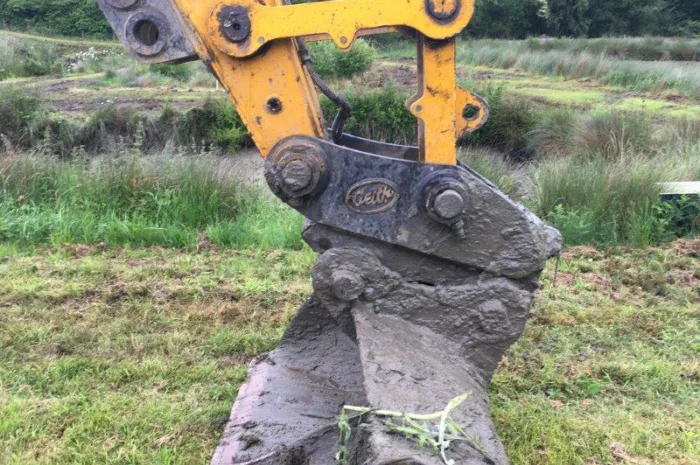 Гусеничный экскаватор JCB JS 160LC- фото № 12