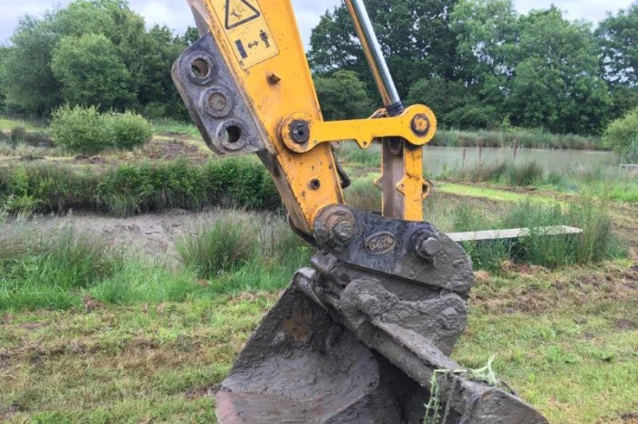 Гусеничный экскаватор JCB JS 160LC- фото № 9