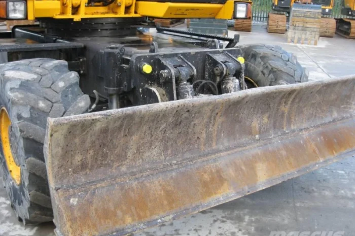 Колесный экскаватор JCB JS 130 W- фото № 10