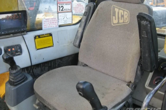 Колесный экскаватор JCB JS 130 W- фото № 4