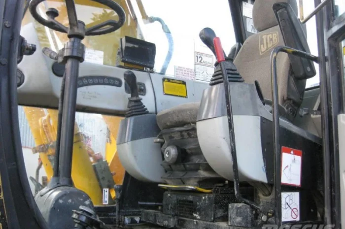 Колесный экскаватор JCB JS 130 W- фото № 9