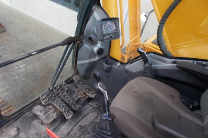 Гусеничный экскаватор Hyundai 210LC-9- фото № 4