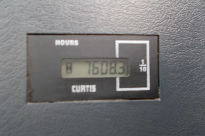 Гусеничный экскаватор Hyundai 210LC-9- фото № 8