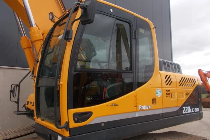 Гусеничный экскаватор Hyundai R220LC-9A- фото № 1