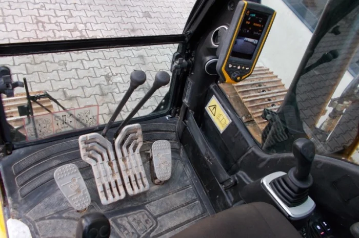 Гусеничный экскаватор JCB JS220LC- фото № 3