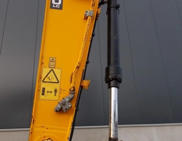 Гусеничный экскаватор JCB JS220LC- фото № 6