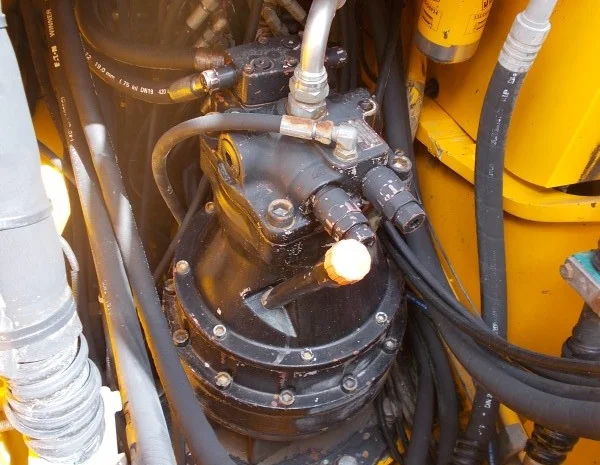 Гусеничный экскаватор JCB JS260LC- фото № 12