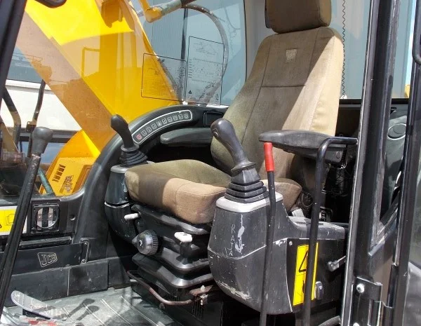 Гусеничный экскаватор JCB JS260LC- фото № 4