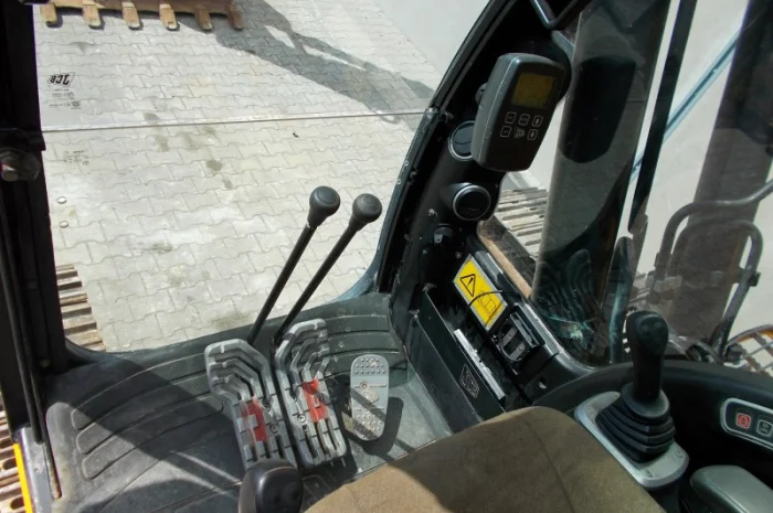 Гусеничный экскаватор JCB JS260LC- фото № 5