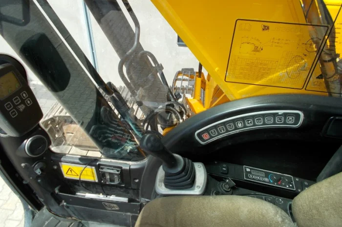 Гусеничный экскаватор JCB JS260LC- фото № 6