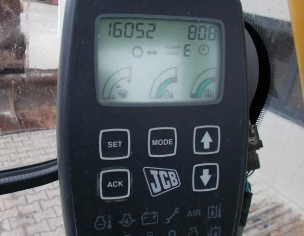 Экскаватор JCB JS200LC на гусеничном ходу- фото № 12