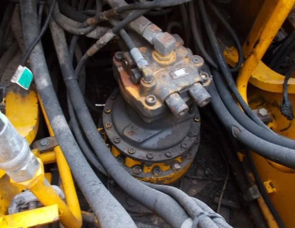 Экскаватор JCB JS200LC на гусеничном ходу- фото № 13