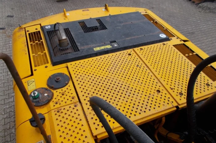 Экскаватор JCB JS200LC на гусеничном ходу- фото № 14