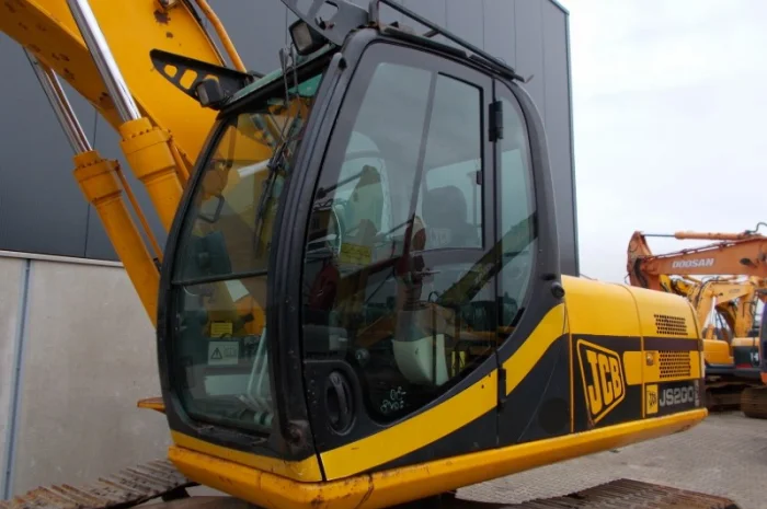 Экскаватор JCB JS200LC на гусеничном ходу- фото № 3