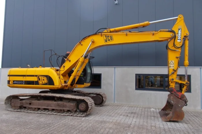 Экскаватор JCB JS200LC на гусеничном ходу- фото № 1