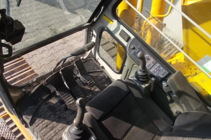 Экскаватор Kato HD1023 III LC на гусеничном ходу- фото № 3