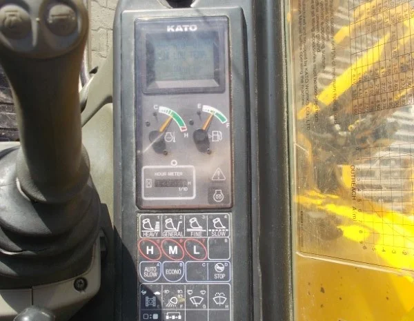 Экскаватор Kato HD1023 III LC на гусеничном ходу- фото № 4