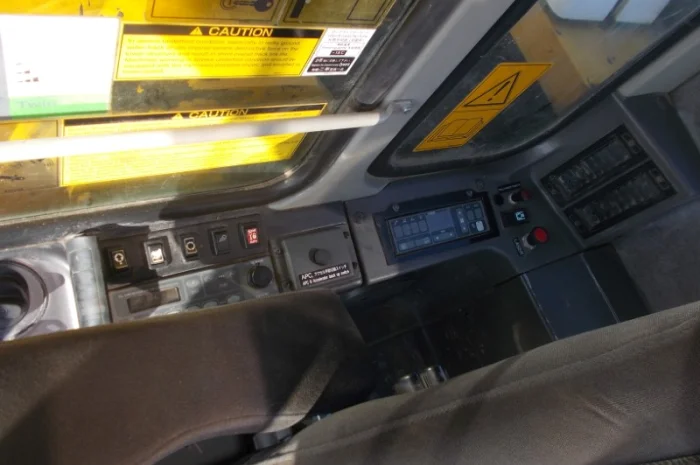 Экскаватор Kato HD1023 III LC на гусеничном ходу- фото № 5