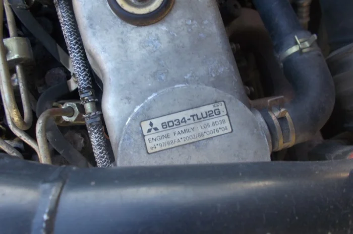 Экскаватор Kato HD1023 III LC на гусеничном ходу- фото № 7