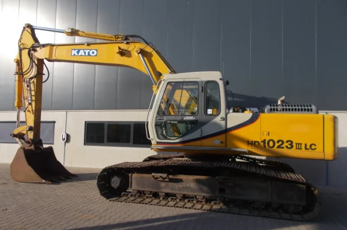 Экскаватор Kato HD1023 III LC на гусеничном ходу- фото № 9