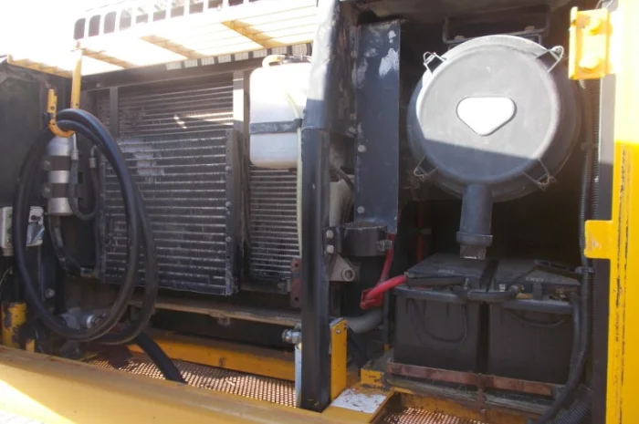 Экскаватор Kato HD1023 III LC на гусеничном ходу- фото № 10