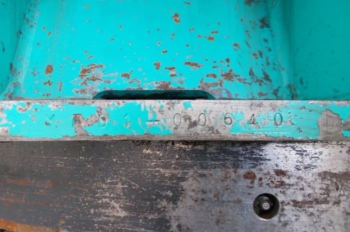 Экскаватор короткого радиуса Kobelco SK235SR на гусеничном ходу- фото № 11