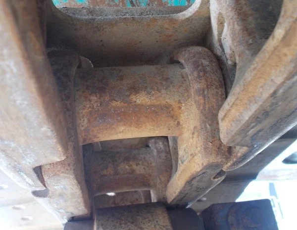 Экскаватор короткого радиуса Kobelco SK235SR на гусеничном ходу- фото № 2