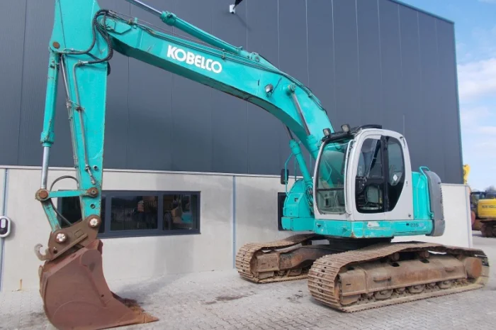 Экскаватор короткого радиуса Kobelco SK235SR на гусеничном ходу- фото № 7