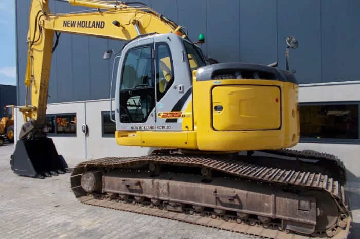 New Holland - экскаватор сверхмалого радиуса Kobelco E235BSR-2- фото № 1
